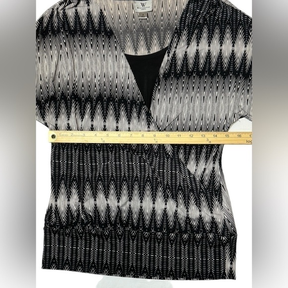 Worthington Stretch Short Sleeve Faux Wrap Black and Off White Blouse Size Small - Picture 12 of 12
